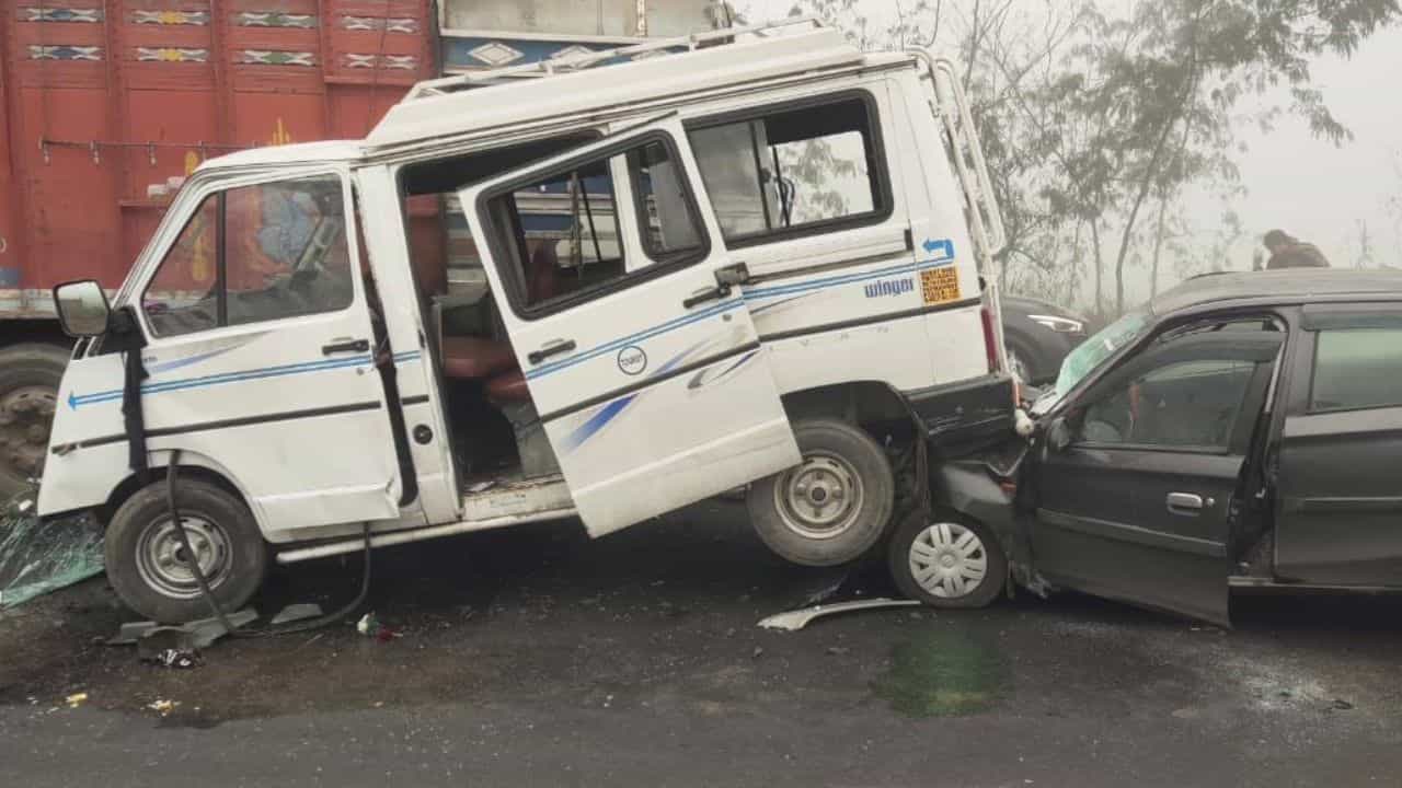 ਗੁਰਦਾਸਪੁਰ ਚ ਵਾਪਰਿਆ ਵੱਡਾ ਹਾਦਸਾ, ਸਰਕਾਰੀ ਸਕੂਲ ਦੇ ਅਧਿਆਪਕਾਂ ਦੀ ਵੈਨ ਟਰੱਕ ਨਾਲ ਟਕਰਾਈ, 9 ਜ਼ਖ਼ਮੀ