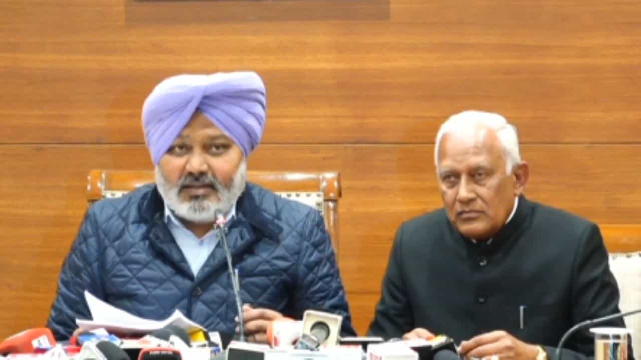 Punjab Cabinet: ਲਹਿਰਾਗਾਗਾ ਵਿੱਚ ਬਣੇਗਾ ਮੈਡੀਕਲ ਕਾਲਜ, ਸਰਕਾਰ NHAI ਨੂੰ ਮੁਹੱਈਆ ਕਰਵਾਏਗੀ ਮਿੱਟੀ, ਜਾਣੋ ਪੰਜਾਬ ਕੈਬਨਿਟ ਦੇ ਵੱਡੇ ਫੈਸਲੇ Punjab Cabinet: ਲਹਿਰਾਗਾਗਾ ਵਿੱਚ ਬਣੇਗਾ ਮੈਡੀਕਲ ਕਾਲਜ, ਸਰਕਾਰ NHAI ਨੂੰ ਮੁਹੱਈਆ ਕਰਵਾਏਗੀ ਮਿੱਟੀ, ਜਾਣੋ ਪੰਜਾਬ ਕੈਬਨਿਟ ਦੇ ਵੱਡੇ ਫੈਸਲੇ