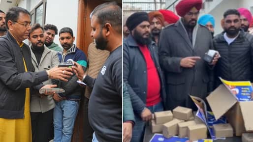 ਮੁੱਖ ਮੰਤਰੀ ਸਿਹਤ ਯੋਜਨਾ: AAP ਆਗੂਆਂ ਨੇ ਵਲੰਟੀਅਰਾਂ ਨੂੰ ਵੰਡੀਆਂ ਮਸ਼ੀਨਾਂ, ਬਣਨਗੇ ਮੁਫ਼ਤ ਹੈਲਥ ਕਾਰਡ