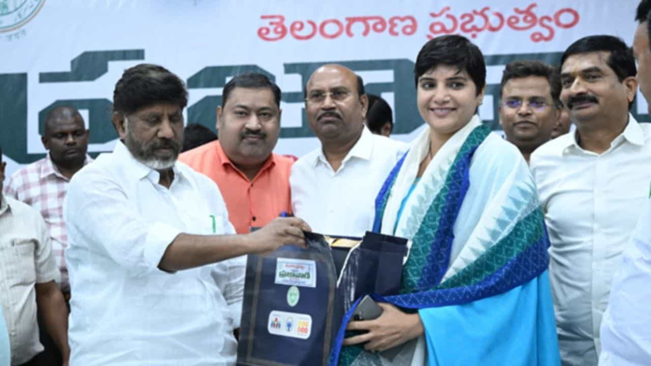 ਨਵਾਚਾਰ ਦੀ ਬੇਹਤਰੀਨ ਮਿਸਾਲ: ਚੇਂਜ ਮੇਕਰ IAS ਹਰੀ ਚੰਦਨਾ ਭਾਰਤ ਦੀ ਪਹਿਲੀ ਵਾਟਸਐਪ ਆਧਾਰਿਤ ਸ਼ਿਕਾਇਤ ਨਿਵਾਰਣ ਪ੍ਰਣਾਲੀ ਲਈ ਸਨਮਾਨਿਤ