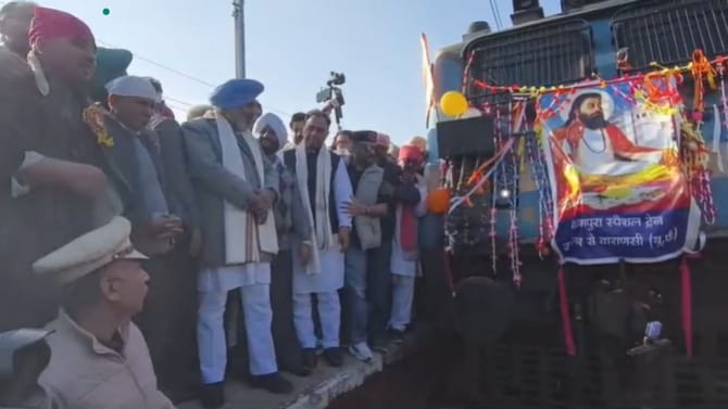 ਰਵੀਦਾਸ ਜਯੰਤੀ ਮੌਕੇ ਸਪੈਸ਼ਲ ਟਰੇਨ ਵਾਰਾਣਸੀ ਰਵਾਨਾ, ਚੀਮਾ ਨੇ ਦਿਖਾਈ ਹਰੀ ਝੰਡੀ