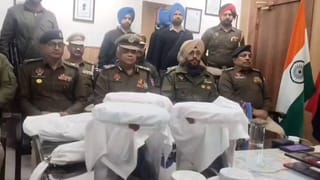 ਪਠਾਨਕੋਟ ‘ਚ PaK ਤੋਂ ਆਈ ਹਥਿਆਰਾਂ ਦੀ ਖੇਪ ਬਰਾਮਦ, ਨਰੋਟ ਜੈਮਲ ਸਿੰਘ ਪੁਲਿਸ ਨੇ ਕੀਤੀ ਰੇਡ