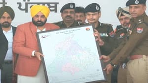 ਸੰਘਣੀ ਧੁੰਦ ਵਿੱਚ ਲੋਕਾਂ ਲਈ ਮਸੀਹਾ ਸਾਬਤ ਹੋ ਰਹੇ SSF ਦੇ ਜਵਾਨ, ਬਚਾ ਰਹੇ ਜਾਨਾਂ