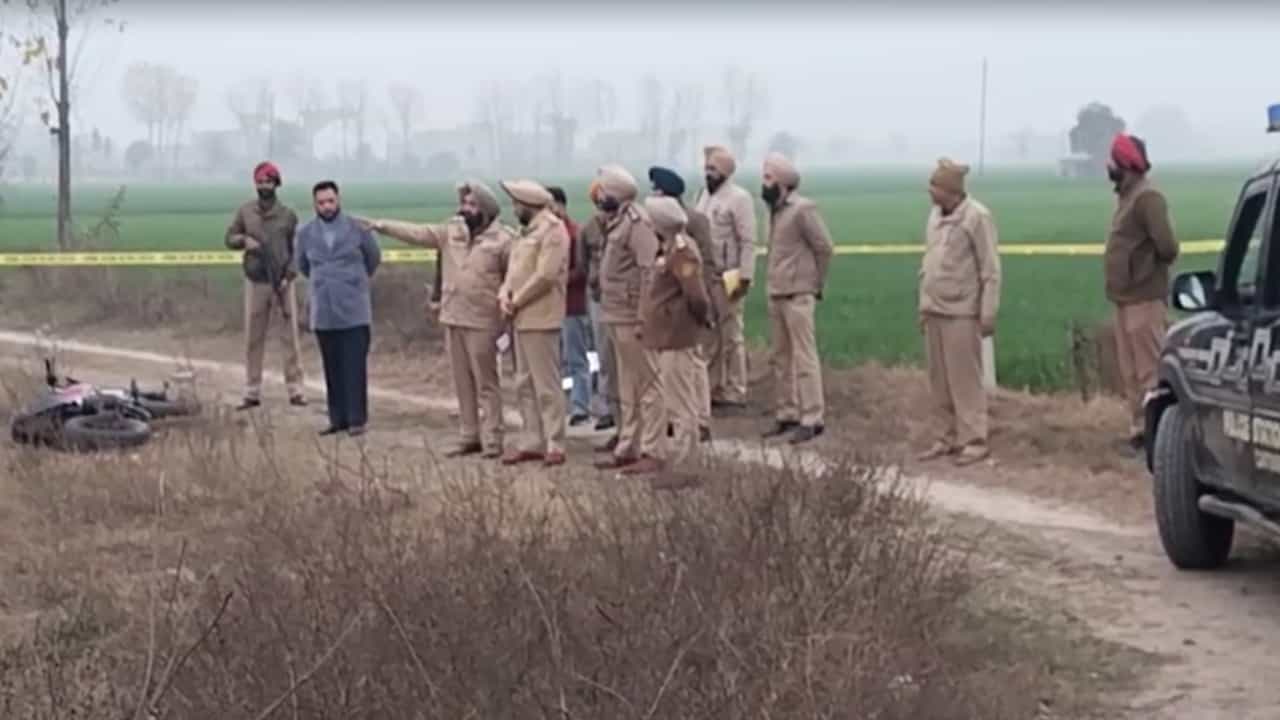 ਅੰਮ੍ਰਿਤਸਰ ਚ ਐਨਕਾਊਂਟਰ: ਟਾਰਗੇਟ ਕਿਲਿੰਗ ਦੀ ਵੱਡੀ ਸਾਜ਼ਿਸ਼ ਨਾਕਾਮ, ਭਗਵਾਨਪੁਰੀਆਂ ਦਾ ਗੈਂਗ ਮੈਂਬਰ ਜ਼ਖ਼ਮੀ ਅੰਮ੍ਰਿਤਸਰ ਚ ਐਨਕਾਊਂਟਰ: ਟਾਰਗੇਟ ਕਿਲਿੰਗ ਦੀ ਵੱਡੀ ਸਾਜ਼ਿਸ਼ ਨਾਕਾਮ, ਭਗਵਾਨਪੁਰੀਆਂ ਦਾ ਗੈਂਗ ਮੈਂਬਰ ਜ਼ਖ਼ਮੀ