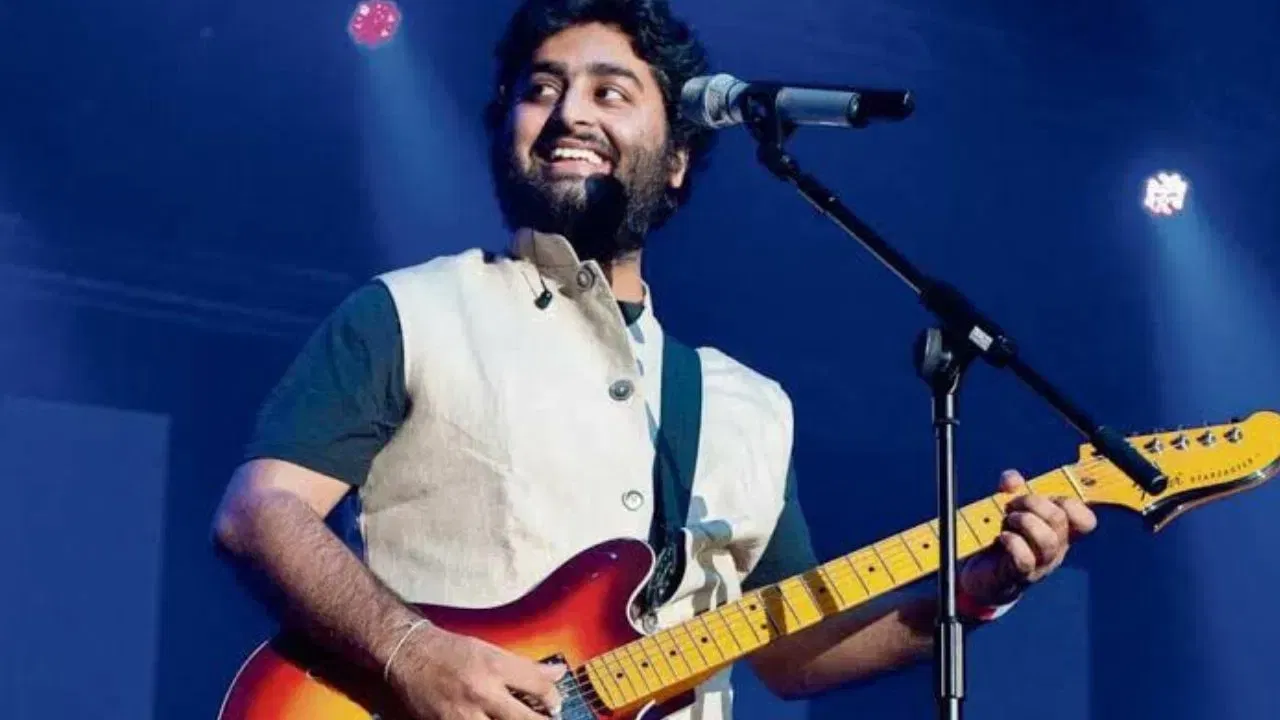 ਅਰਿਜੀਤ ਸਿੰਘ ਲਾਈਵ ਸ਼ੋਅ ਅਤੇ ਕੰਸਰਟ ਲਈ ਵੀ ਭਾਰੀ ਫੀਸ ਲੈਂਦੇ ਹਨ। ਉਨ੍ਹਾਂਦੀ ਸਾਲਾਨਾ ਆਮਦਨ ਲਗਭਗ 70 ਕਰੋੜ ਰੁਪਏ ਹੈ, ਜਿਸ ਵਿੱਚ ਬ੍ਰਾਂਡ ਐਡੋਰਸਮੈਂਟ ਵੀ ਸ਼ਾਮਲ ਹਨ। ਅਰਿਜੀਤ ਸਿੰਘ ਦੋ ਘੰਟੇ ਦੀ ਲਾਈਵ ਪਰਫਾਰਮੈਂਸ ਲਈ ਲਗਭਗ 14 ਕਰੋੜ ਰੁਪਏ ਚਾਰਜ ਕਰਦੇ ਹਨ।