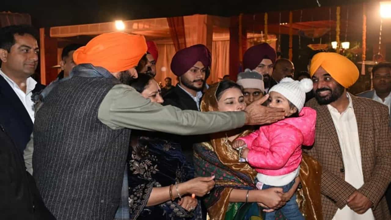 ਪੰਜਾਬ ਲੋਕ ਭਵਨ ਚ ਮਨਾਈ ਗਈ ਲੋਹੜੀ, ਸੀਐਮ ਮਾਨ ਤੇ ਸੈਣੀ ਨੇ ਸਾਂਝੇ ਕੀਤੇ ਖੁਸ਼ੀ ਦੇ ਪਲ