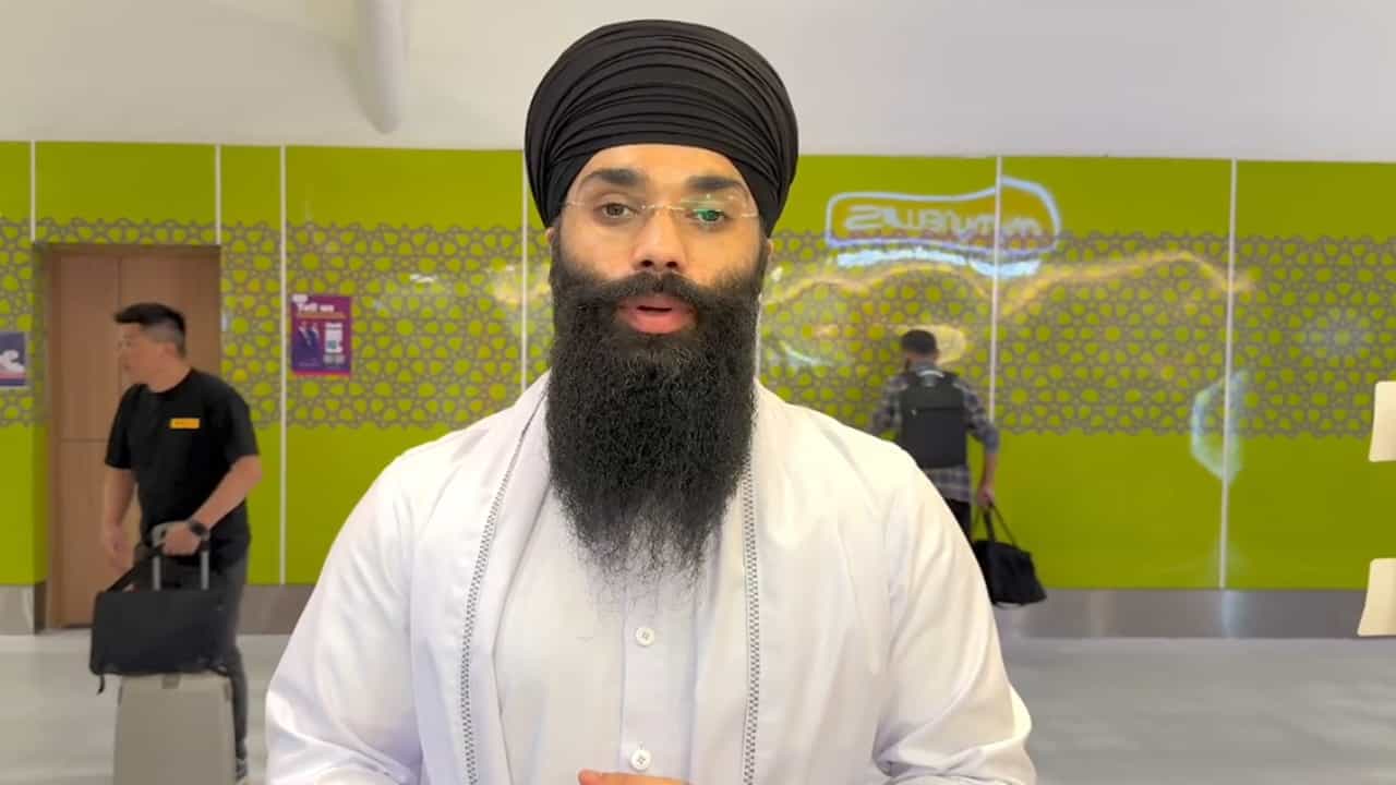 ਅਕਾਲ ਤਖ਼ਤ ਸਾਹਿਬ ਵੱਲੋਂ ਰੋਕ ਹਟੀ... ਹੁਣ ਭਾਈ ਹਰਿੰਦਰ ਸਿੰਘ ਖਾਲਸਾ ਦੇ ਵਿਦੇਸ਼ਾਂ ਚ ਧਾਰਮਿਕ ਸਮਾਗਮ ਸ਼ੁਰੂ, ਅੰਗਰੇਜ਼ੀ ਚ ਵੀ ਹੋ ਰਿਹਾ ਪ੍ਰਚਾਰ ਅਕਾਲ ਤਖ਼ਤ ਸਾਹਿਬ ਵੱਲੋਂ ਰੋਕ ਹਟੀ... ਹੁਣ ਭਾਈ ਹਰਿੰਦਰ ਸਿੰਘ ਖਾਲਸਾ ਦੇ ਵਿਦੇਸ਼ਾਂ ਚ ਧਾਰਮਿਕ ਸਮਾਗਮ ਸ਼ੁਰੂ, ਅੰਗਰੇਜ਼ੀ ਚ ਵੀ ਹੋ ਰਿਹਾ ਪ੍ਰਚਾਰ