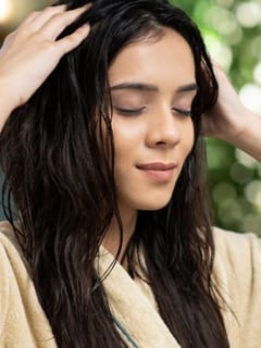 ਹੇਅਰ ਫਾਲ ਹੋਵੇਗਾ ਖ਼ਤਮ, ਘਰ ਹੀ ਬਣਾਉ ਇਹ ਪੰਜ ਤਰ੍ਹਾਂ ਦੇ ਤੇਲ...