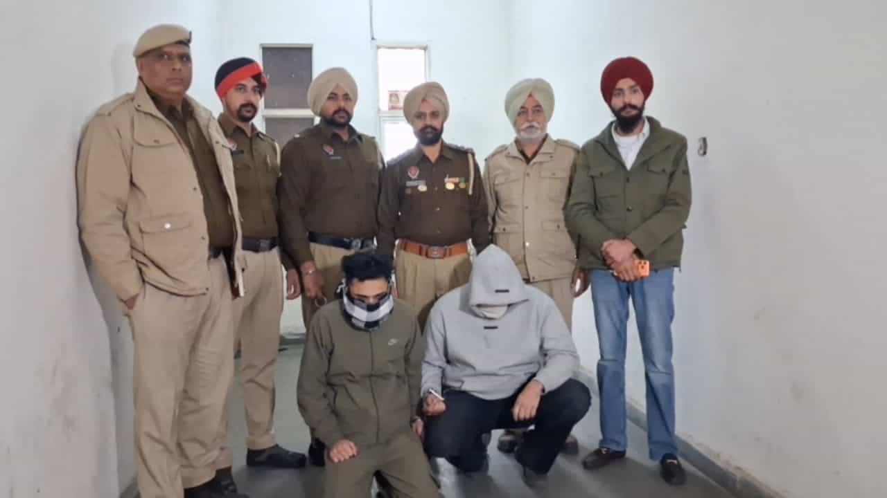 ਅੰਮ੍ਰਿਤਸਰ ਦਿਹਾਤੀ ਪੁਲਿਸ ਦੀ ਵੱਡੀ ਕਾਰਵਾਈ, ਨਸ਼ਾ ਤਸਕਰੀ ਗਿਰੋਹ ਦਾ ਪਰਦਾਫਾਸ਼, ਹੈਰੋਇਨ-ਖ਼ਤਰਨਾਕ ਹਥਿਆਰ ਤੇ ਗੱਡੀਆਂ ਸਮੇਤ 3 ਗ੍ਰਿਫ਼ਤਾਰ
