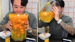 Video: ਇਨਸਾਨ ਹੈ ਜਾਂ ਮਸ਼ੀਨ? 2 ਮਿੰਟਾਂ ਵਿੱਚ 100 ਕੱਚੇ ਅੰਡੇ ਪੀ ਗਿਆ ਮੁੰਡਾ Video: ਇਨਸਾਨ ਹੈ ਜਾਂ ਮਸ਼ੀਨ? 2 ਮਿੰਟਾਂ ਵਿੱਚ 100 ਕੱਚੇ ਅੰਡੇ ਪੀ ਗਿਆ ਮੁੰਡਾ