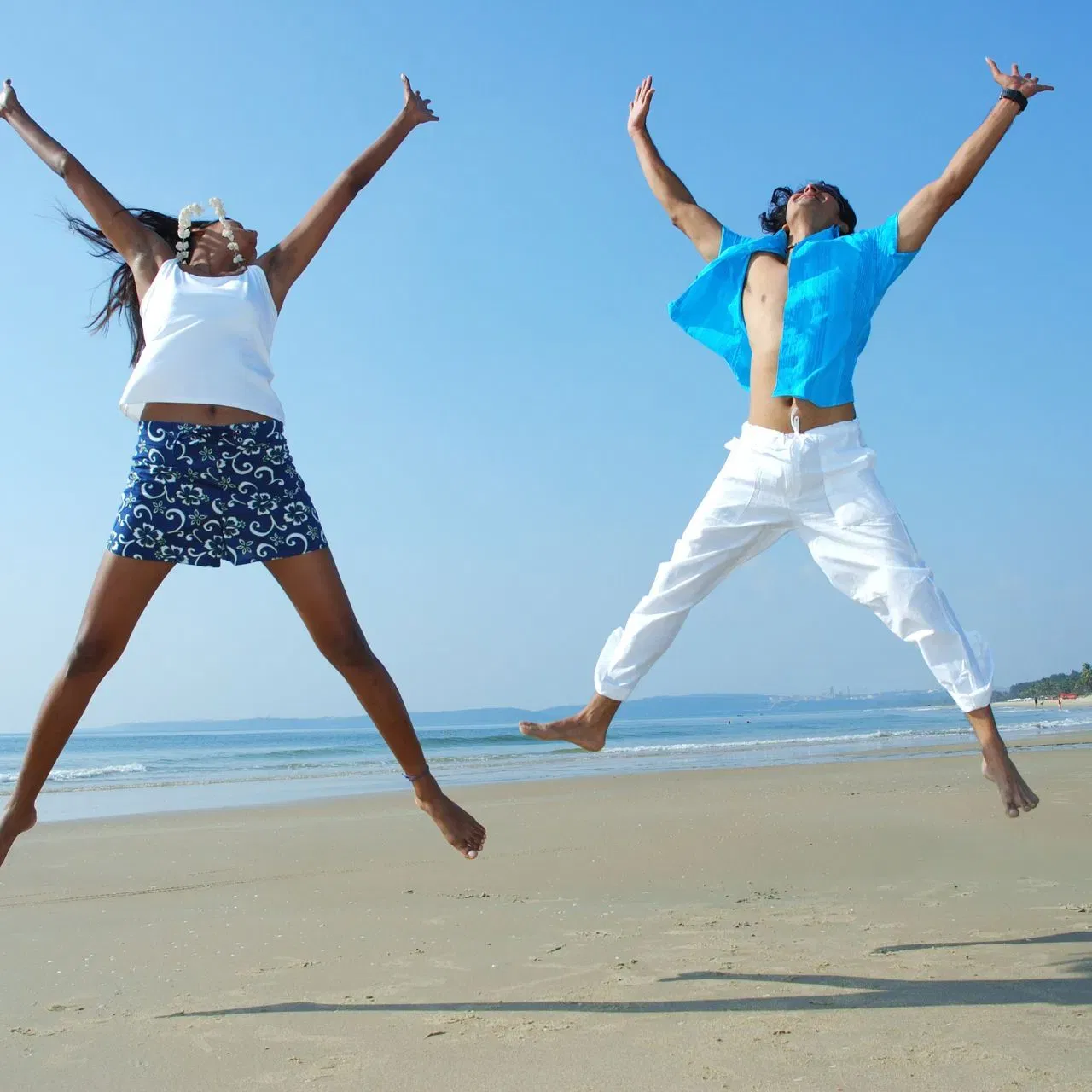 ਗੋਆ ਵਿੱਚ ਬੀਚ ਵਾਲਾ ਰੋਮਾਂਸ: ਹਲਕੀ ਸਰਦੀਆਂ, ਸਨਸੈੱਟ ਵਿਊ, ਸਮੁੰਦਰ ਦੀ ਆਵਾਜ਼, ਅਤੇ ਨਾਈਟ ਲਾਈਫ... ਬਹੁਤ ਸਾਰੀਆਂ ਚੀਜ਼ਾਂ ਗੋਆ ਨੂੰ ਰੋਮਾਂਟਿਕ ਟੂਰਿਸਟ ਡੈਸਟੀਨੈਸ਼ਨ ਬਣਾਉਂਦੀਆਂ ਹਨ। ਤੁਸੀਂ ਵੈਲੇਨਟਾਈਨ ਵੀਕ ਦੌਰਾਨ ਗੋਆ ਟ੍ਰਿਪ ਤੇ ਜਾ ਸਕਦੇ ਹੋ, ਕਿਉਂਕਿ ਸਨਸੈੱਟ ਵਿਊ ਅਤੇ ਆਪਣੇ ਸਾਥੀ ਨਾਲ ਬੀਚ 'ਤੇ ਵਾਕ ਕੁਆਲਿਟੀ ਟਾਈਮ ਰਾਹੀਂ ਰਿਸ਼ਤਿਆਂ ਵਿੱਚ ਪਾੜੇ ਨੂੰ ਪੂਰਾ ਕਰਨ ਵਿੱਚ ਮਦਦ ਕਰ ਸਕਦਾ ਹੈ। ਤੁਸੀਂ ਸਕੂਟੀ ਰਾਈਡ ਵੀ ਕਰ ਸਕਦੇ ਹੋ। ਗੋਆ ਪਾਰਟੀਆਂ ਲਈ ਮਸ਼ਹੂਰ ਹੈ।