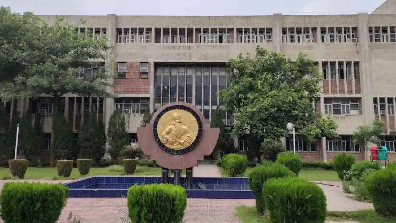 ਖੇਡਾਂ ਵਿੱਚ ਪੰਜਾਬ ਸਮੇਤ ਦੇਸ਼ ਦੀਆਂ ਸਰਕਾਰੀ ਯੂਨੀਵਰਸਿਟੀਆਂ ਖਿਲਾਫ ਸਾਜ਼ਿਸ਼? ਨਿਯਮ ਚ ਕਿਹੜੇ ਹੋਏ ਬਦਲਾਅ, ਜਿਨ੍ਹਾਂ ਦਾ ਹੋ ਰਿਹਾ ਵਿਰੋਧ? ਖੇਡਾਂ ਵਿੱਚ ਪੰਜਾਬ ਸਮੇਤ ਦੇਸ਼ ਦੀਆਂ ਸਰਕਾਰੀ ਯੂਨੀਵਰਸਿਟੀਆਂ ਖਿਲਾਫ ਸਾਜ਼ਿਸ਼? ਨਿਯਮ ਚ ਕਿਹੜੇ ਹੋਏ ਬਦਲਾਅ, ਜਿਨ੍ਹਾਂ ਦਾ ਹੋ ਰਿਹਾ ਵਿਰੋਧ?