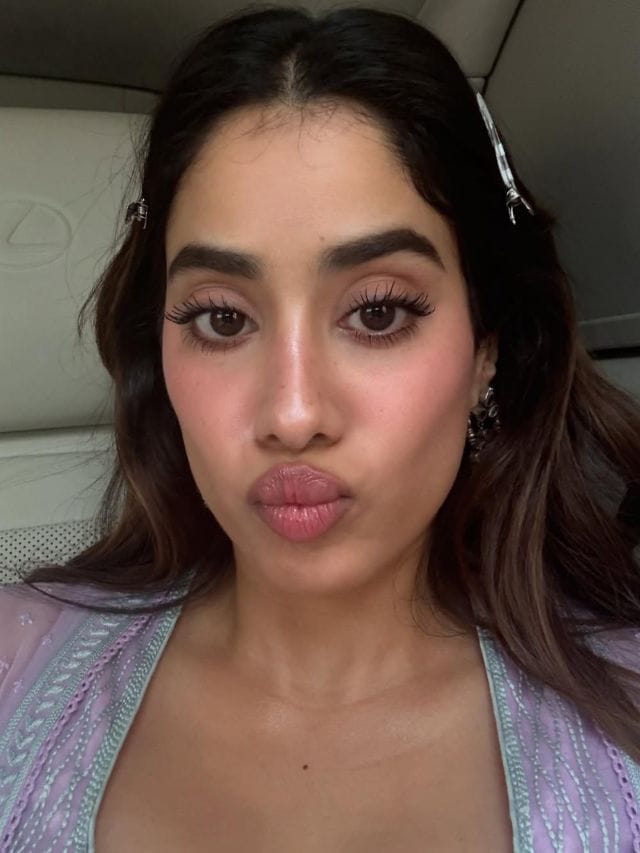 ਮੇਕਅੱਪ ਤੋਂ ਬਿਨਾਂ ਇਸ ਤਰ੍ਹਾਂ ਦਿਖਦੀ ਹੈ ਜਾਹਨਵੀ ਕਪੂਰ, ਸ਼ੇਅਰ ਕੀਤੀ Photo