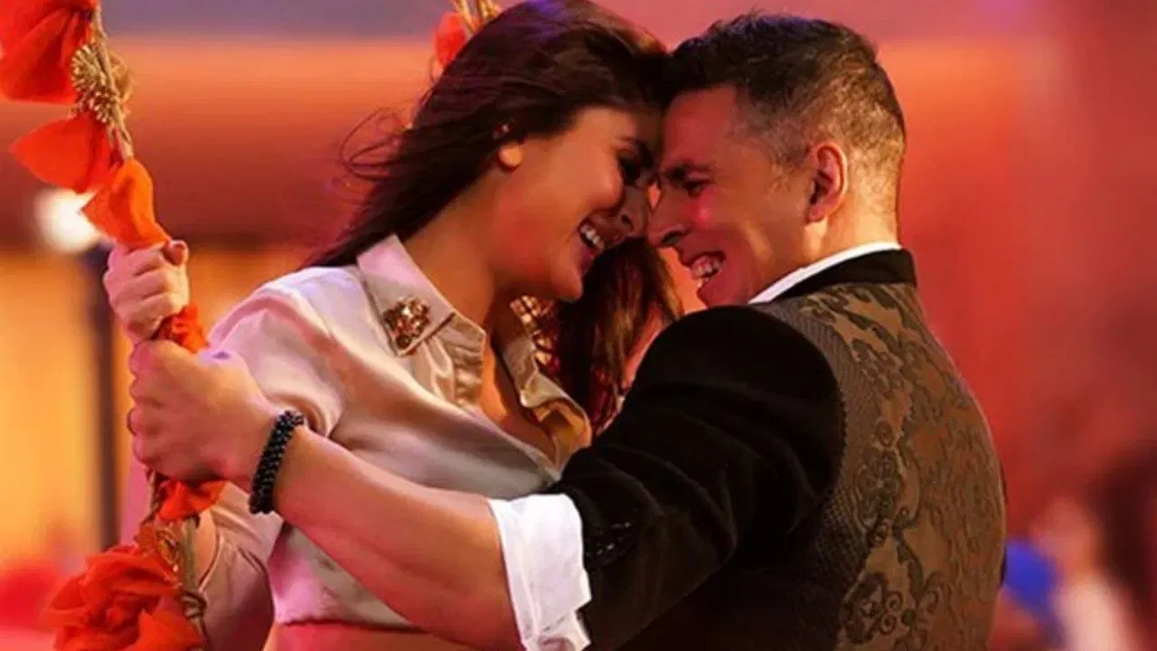 ਅਕਸ਼ੈ ਕੁਮਾਰ, ਦਿਲਜੀਤ ਦੋਸਾਂਝ, ਕਰੀਨਾ ਕਪੂਰ ਖਾਨ ਅਤੇ ਕਿਆਰਾ ਅਡਵਾਨੀ ਦੀ ਫਿਲਮ "ਗੁੱਡ ਨਿਊਜ਼" ਵਿੱਚ ਵੀ ਇਸ ਤਿਉਹਾਰ ਨੂੰ ਖਾਸ ਤਰੀਕੇ ਨਾਲ ਮਨਾਇਆ ਗਿਆ ਹੈ।  ਆਪਣੇ ਨਾਚ ਅਤੇ ਗੀਤਾਂ ਨਾਲ ਇਹ ਸੀਨ ਵੀ ਲੋਕਾਂ ਦੇ ਦਿਲਾਂ ਨੂੰ ਛੂਹ ਲੈਂਦਾ ਹੈ।