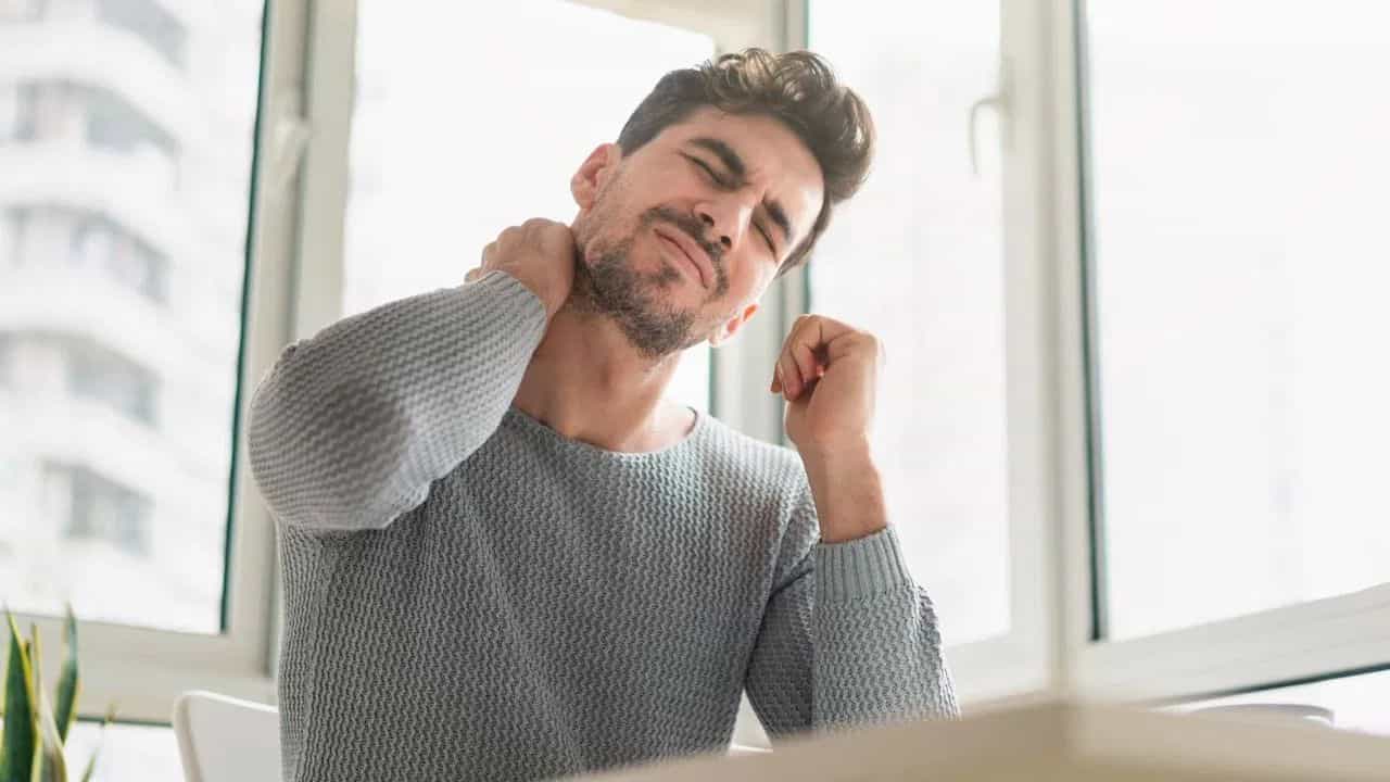 ਕੀ ਸਿਰ ਤੇ ਗਰਦਨ ਦਾ ਦਰਦ ਹਾਈ ਬੀਪੀ ਦਾ ਸੰਕੇਤ ਹੈ? ਜਾਣੋ ਡਾਕਟਰ ਕਿਉਂ ਇਸਨੂੰ ਨਜ਼ਰਅੰਦਾਜ਼ ਨਾ ਕਰਨ ਦੀ ਦਿੰਦੇ ਨੇ ਸਲਾਹ ਕੀ ਸਿਰ ਤੇ ਗਰਦਨ ਦਾ ਦਰਦ ਹਾਈ ਬੀਪੀ ਦਾ ਸੰਕੇਤ ਹੈ? ਜਾਣੋ ਡਾਕਟਰ ਕਿਉਂ ਇਸਨੂੰ ਨਜ਼ਰਅੰਦਾਜ਼ ਨਾ ਕਰਨ ਦੀ ਦਿੰਦੇ ਨੇ ਸਲਾਹ