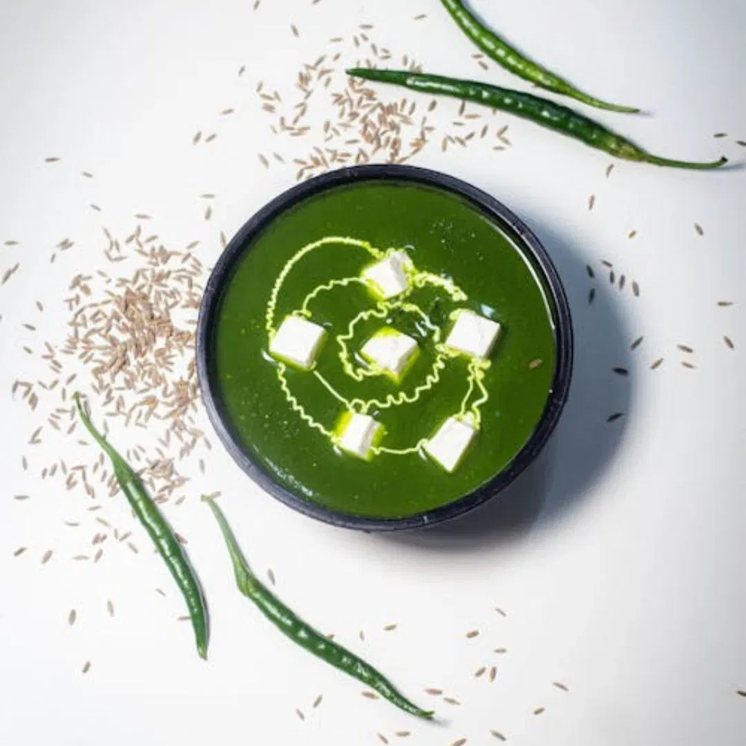 ਪਾਲਕ ਪਨੀਰ: ਬੱਚੇ ਅਤੇ ਬਾਲਗ ਦੋਵੇਂ ਹੀ ਪਾਲਕ ਪਨੀਰ ਨੂੰ ਪਸੰਦ ਕਰਦੇ ਹਨ ਅਤੇ ਇਹ ਅਕਸਰ ਖਾਸ ਮੌਕਿਆਂ ਲਈ ਬਣਾਇਆ ਜਾਂਦਾ ਹੈ। ਹਾਲਾਂਕਿ, ਇਸਦੀ ਤਿਆਰੀ ਵਿੱਚ ਕਰੀਮ, ਮੱਖਣ ਜਾਂ ਜ਼ਿਆਦਾ ਤੇਲ ਦੀ ਵਰਤੋਂ ਕਰਨ ਤੋਂ ਬਚੋ। ਇਹ ਫੈਟ ਬਹੁਤ ਜਿਆਦਾ ਵਧਾਉਂਦਾ ਹੈ, ਜੋ ਕਿ ਨੁਕਸਾਨਦੇਹ ਹੁੰਦਾ ਹੈ। ਹਾਲਾਂਕਿ, ਜੇਕਰ ਇਹ ਸੀਮਤ ਫੈਟ ਨਾਲ ਬਣਾਇਆ ਗਿਆ ਹੈ, ਤਾਂ ਇਸ ਨਾਲ ਪ੍ਰੋਟੀਨ ਵੀ ਮਿਲਦਾ ਹੈ। Image: pixabay