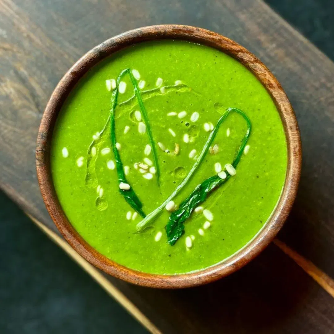 ਪਾਲਕ ਸੂਪ: ਜਦੋਂ ਸਰਦੀਆਂ ਦੇ ਕੰਫਰਟ ਫੂਡ ਦੀ ਗੱਲ ਆਉਂਦੀ ਹੈ, ਤਾਂ ਸੂਪ ਇੱਕ ਵਧੀਆ ਵਿਕਲਪ ਹੈ। ਤੁਸੀਂ ਸਰਦੀਆਂ ਦੇ ਮੌਸਮ ਵਿੱਚ ਪਾਲਕ ਸੂਪ ਬਣਾ ਸਕਦੇ ਹੋ। ਇਸ ਵਿੱਚ ਜ਼ਿਆਦਾ ਤੇਲ ਦੀ ਵਰਤੋਂ ਨਹੀਂ ਹੁੰਦੀ ਅਤੇ ਮਸਾਲੇ ਸੀਮਤ ਹੁੰਦੇ ਹਨ, ਜਿਸ ਨਾਲ ਇਹ ਪਾਲਕ ਖਾਣ ਦਾ ਇੱਕ ਵਧੀਆ, ਰੈਲਦੀ ਤਰੀਕਾ ਬਣ ਜਾਂਦਾ ਹੈ। Image: pixabay