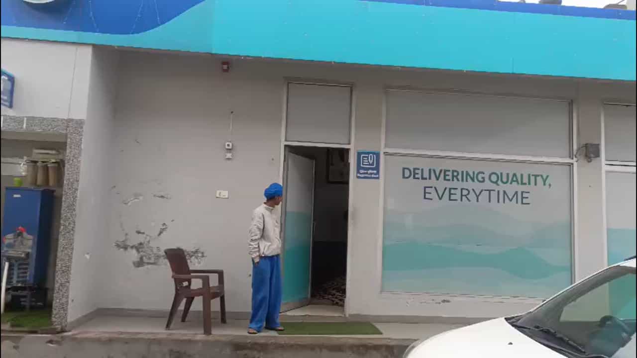 ਹੁਸ਼ਿਆਰਪੁਰ: ਟਾਂਡਾ ਵਿਖੇ ਪੈਟਰੋਲ ਪੰਪ ਤੋਂ 1.5 ਲੱਖ ਦੀ ਲੁੱਟ, ਸੁੱਤੇ ਪਏ ਕਰਮਚਾਰੀਆਂ ਨੂੰ ਧਮਕਾਇਆ ਤੇ ਕੀਤੀ ਤੋੜ-ਫੋੜ ਹੁਸ਼ਿਆਰਪੁਰ: ਟਾਂਡਾ ਵਿਖੇ ਪੈਟਰੋਲ ਪੰਪ ਤੋਂ 1.5 ਲੱਖ ਦੀ ਲੁੱਟ, ਸੁੱਤੇ ਪਏ ਕਰਮਚਾਰੀਆਂ ਨੂੰ ਧਮਕਾਇਆ ਤੇ ਕੀਤੀ ਤੋੜ-ਫੋੜ