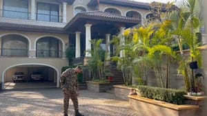 ਸਾਬਕਾ ਮੰਤਰੀ ਸੁੰਦਰ ਸ਼ਾਮ ਅਰੋੜਾ ਦੇ ਘਰ ED ਦੀ ਰੇਡ, ਤੜਕਸਾਰ ਹੀ ਟੀਮ ਦੀ ਦਬਿਸ਼ ਸਾਬਕਾ ਮੰਤਰੀ ਸੁੰਦਰ ਸ਼ਾਮ ਅਰੋੜਾ ਦੇ ਘਰ ED ਦੀ ਰੇਡ, ਤੜਕਸਾਰ ਹੀ ਟੀਮ ਦੀ ਦਬਿਸ਼