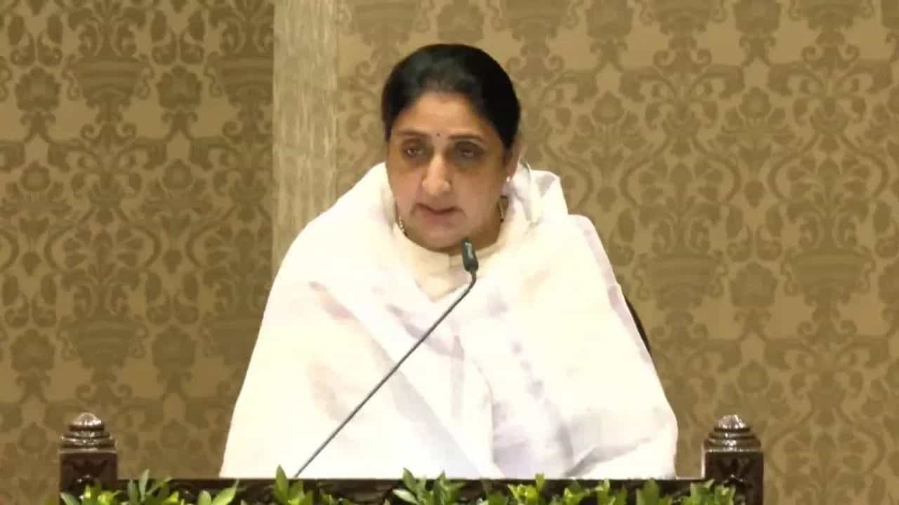 ਸੁਨੇਤਰਾ ਪਵਾਰ ਨੇ ਰਚਿਆ ਇਤਿਹਾਸ, ਮਹਾਰਾਸ਼ਟਰ ਦੀ ਪਹਿਲੀ ਮਹਿਲਾ ਡਿਪਟੀ ਸੀਐਮ ਵਜੋਂ ਚੁੱਕੀ ਸਹੁੰ ਸੁਨੇਤਰਾ ਪਵਾਰ ਨੇ ਰਚਿਆ ਇਤਿਹਾਸ, ਮਹਾਰਾਸ਼ਟਰ ਦੀ ਪਹਿਲੀ ਮਹਿਲਾ ਡਿਪਟੀ ਸੀਐਮ ਵਜੋਂ ਚੁੱਕੀ ਸਹੁੰ