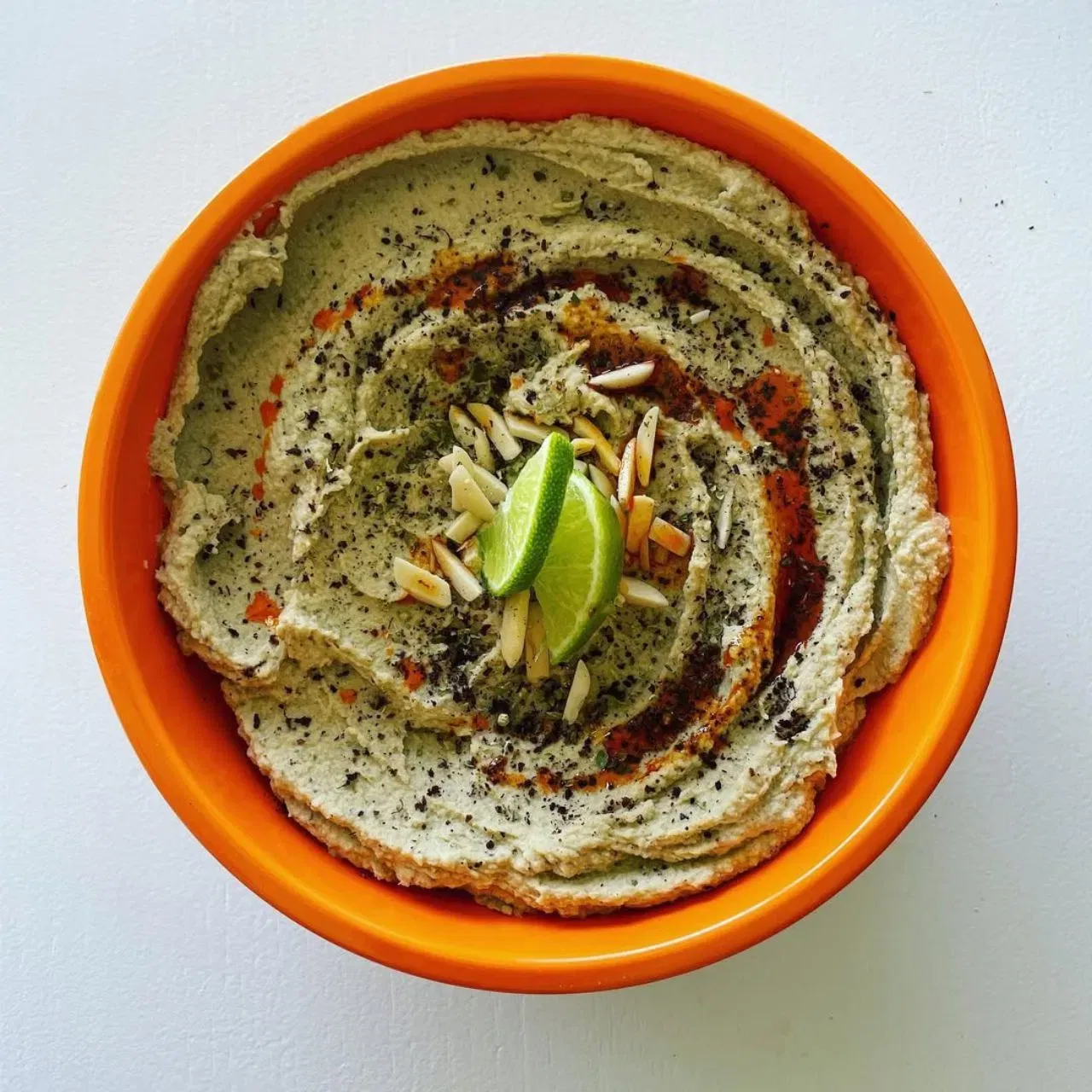 ਤੁਸੀਂ ਤਿਲ ਹੂਮੁਸ ਵੀ ਬਣਾ ਸਕਦੇ ਹੋ, ਜੋ ਕਿ ਉਬਲੇ ਹੋਏ ਛੋਲਿਆਂ ਦੇ ਨਾਲ ਤਿਲ ਦੇ ਪੇਸਟ ਨੂੰ ਮਿਲਾ ਕੇ ਤਿਆਰ ਕੀਤਾ ਜਾਂਦਾ ਹੈ। ਨਿੰਬੂ ਦਾ ਰਸ, ਨਮਕ ਅਤੇ ਜੈਤੂਨ ਦਾ ਤੇਲ ਵਰਗੀਆਂ ਸਮੱਗਰੀਆਂ ਮਿਲਾਈਆਂ ਜਾਂਦੀਆਂ ਹਨ। ਇਹ ਇੱਕ ਵਧੀਆ ਡਿੱਪ ਦਾ ਵੀ ਕੰਮ ਕਰਦਾ ਹੈ ਅਤੇ ਇਸਨੂੰ ਰੋਟੀ ਨਾਲ ਖਾਧਾ ਜਾ ਸਕਦਾ ਹੈ। ਇਹ ਸਿਹਤਮੰਦ, ਪ੍ਰੋਟੀਨ ਨਾਲ ਭਰਪੂਰ ਡਿਸ਼ ਹੈ। ਚਿੱਤਰ: Image:instrumentalfood