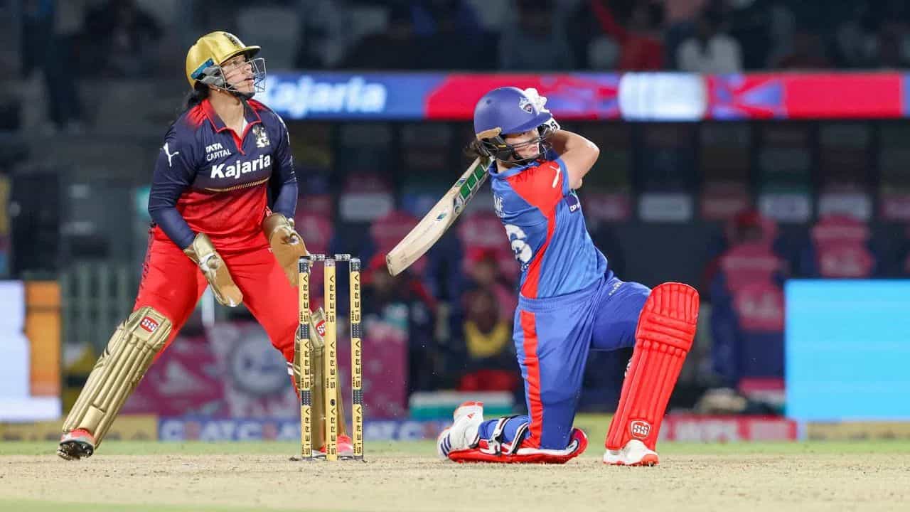 WPL 2026: ਸਮ੍ਰਿਤੀ ਮੰਧਾਨਾ ਦੀ ਅਜੇਤੂ ਮੁਹਿੰਮ ਨੂੰ ਲੱਗੀ ਬਰੇਕ, ਦਿੱਲੀ ਕੈਪਿਟਲਜ਼ ਨੇ RCB ਨੂੰ ਦਿੱਤੀ ਕਰਾਰੀ ਹਾਰ