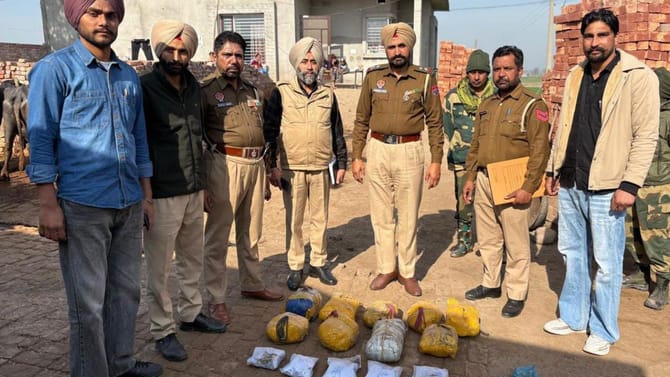 ਅੰਮ੍ਰਿਤਸਰ ਪੁਲਿਸ ਵੱਲੋਂ 125 ਕਰੋੜ ਦੀ ਹੈਰੋਇਨ ਤੇ ਹਥਿਆਰਾਂ ਦਾ ਜ਼ਖੀਰਾ ਬਰਾਮਦ