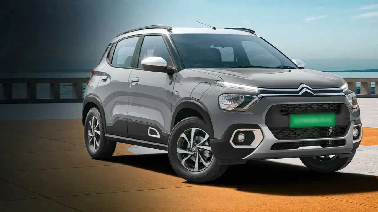 Citroen eC3 ਦੀ ਕੀਮਤ 12.90 ਲੱਖ (ਐਕਸ-ਸ਼ੋਰੂਮ) ਤੋਂ ਸ਼ੁਰੂ ਹੁੰਦੀ ਹੈ। ਇਸ ਵਿੱਚ 29.2 ਕਿਲੋਵਾਟ-ਘੰਟੇ ਦੀ ਬੈਟਰੀ ਹੈ, ਜੋ 56.22 ਹਾਰਸਪਾਵਰ ਅਤੇ 143 Nm ਟਾਰਕ ਪੈਦਾ ਕਰਦੀ ਹੈ, ਅਤੇ 246 ਕਿਲੋਮੀਟਰ ਤੱਕ ਦੀ ਰੇਂਜ ਦੇਣ ਦਾ ਦਾਅਵਾ ਕਰਦੀ ਹੈ। eC3 6.8 ਸਕਿੰਟ ਵਿੱਚ 0 ਤੋਂ 60 ਕਿਲੋਮੀਟਰ ਪ੍ਰਤੀ ਘੰਟੇ ਦੀ ਰਫ਼ਤਾਰ ਫੜ ਸਕਦੀ ਹੈ ਅਤੇ 107 ਕਿਲੋਮੀਟਰ ਪ੍ਰਤੀ ਘੰਟਾ ਦੀ ਵਧੋ-ਵੱਧ ਸਪੀਡ ਤੱਕ ਪਹੁੰਚ ਸਕਦੀ ਹੈ।