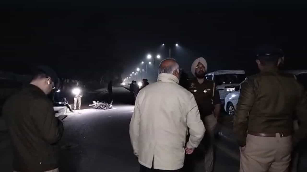 Lucky Oberoi Murder Case : ਆਪ ਆਗੂ ਦੇ ਕਤਲ ਚ ਸ਼ਾਮਲ ਆਰੋਪੀ ਦਾ ਅੰਮ੍ਰਿਤਸਰ ਚ ਹੋਇਆ ਐਨਕਾਊਂਟਰ, ਗੋਲੀ ਲੱਗਣ ਨਾਲ ਜ਼ਖਮੀ Lucky Oberoi Murder Case : ਆਪ ਆਗੂ ਦੇ ਕਤਲ ਚ ਸ਼ਾਮਲ ਆਰੋਪੀ ਦਾ ਅੰਮ੍ਰਿਤਸਰ ਚ ਹੋਇਆ ਐਨਕਾਊਂਟਰ, ਗੋਲੀ ਲੱਗਣ ਨਾਲ ਜ਼ਖਮੀ