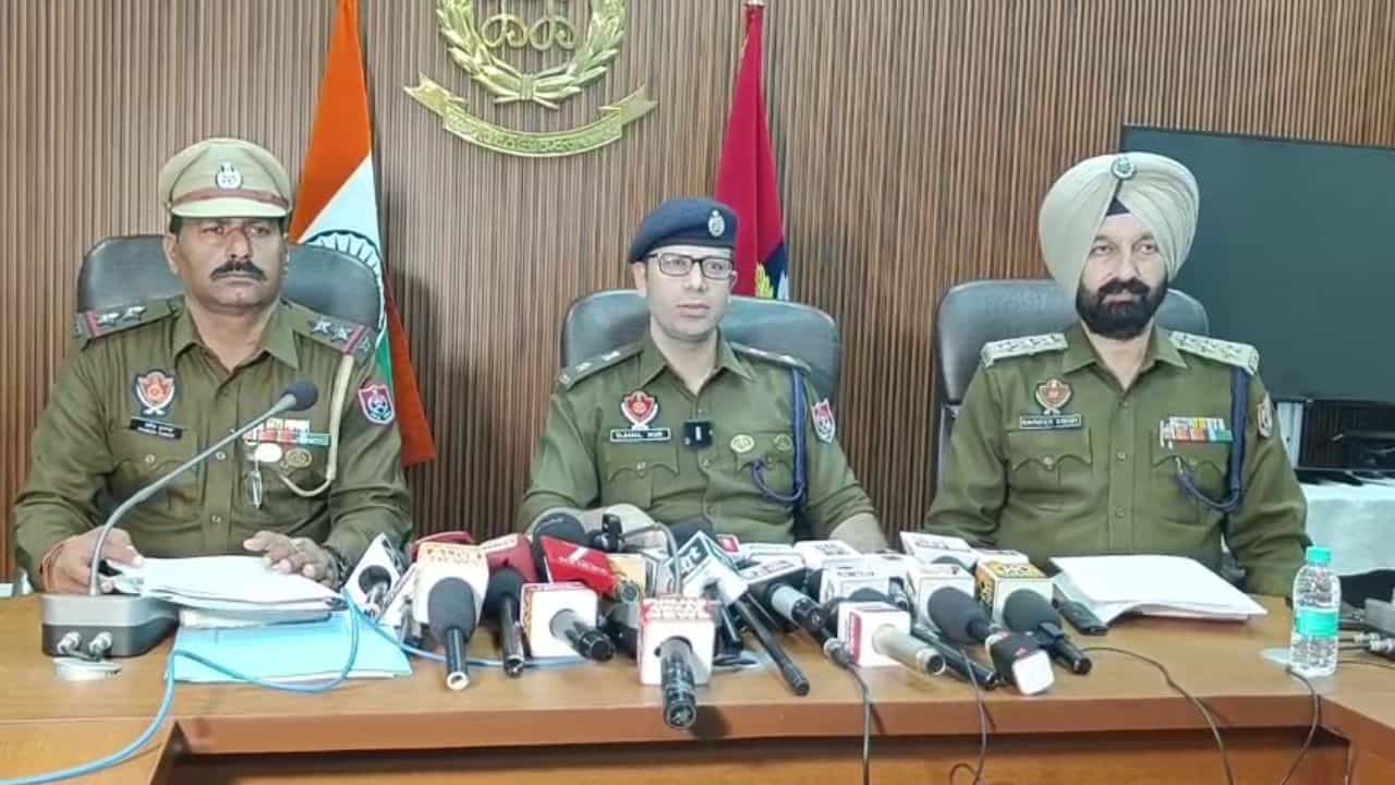 ਅੰਮ੍ਰਿਤਸਰ ਚ ਫਿਰੌਤੀ ਮੰਗਣ ਵਾਲਾ ਕਾਂਗਰਸੀ ਆਗੂ ਗ੍ਰਿਫ਼ਤਾਰ, ਗੈਂਗਸਟਰਾਂ ਨਾਲ ਸੰਪਰਕ, 30 ਲੱਖ ਰੁਪਏ ਨਾ ਦੇਣ ਤੇ ਧਮਕਾਇਆ