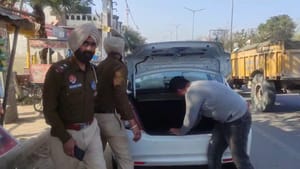 ਅੰਮ੍ਰਿਤਸਰ ਪੁਲਿਸ ਵੱਲੋਂ ਸਪੈਸ਼ਲ ਚੈਕਿੰਗ ਮੁਹਿੰਮ, ਗੈਂਗਸਟਰਾਂ 'ਤੇ ਕਸਿਆ ਸ਼ਿਕੰਜਾ ਅੰਮ੍ਰਿਤਸਰ ਪੁਲਿਸ ਵੱਲੋਂ ਸਪੈਸ਼ਲ ਚੈਕਿੰਗ ਮੁਹਿੰਮ, ਗੈਂਗਸਟਰਾਂ 'ਤੇ ਕਸਿਆ ਸ਼ਿਕੰਜਾ