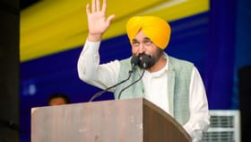 ਗਰੀਬੀ ਦੀਆਂ ਐਪਲੀਕੇਸ਼ਨਾਂ ਲਿਖਵਾਉਂਦੀਆਂ ਰਹੀਆਂ ਸਰਕਾਰਾਂ, ਸੀਐਮ ਮਾਨ ਦੇ ਤਿੱਖੇ ਤੰਜ