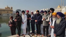 ਕੈਨੇਡਾ ਦੇ ਤਿੰਨ ਸਿੱਖ MPs ਨੇ ਦਰਬਾਰ ਸਾਹਿਬ ‘ਚ ਟੇਕਿਆ ਮੱਥਾ, SGPC ਪ੍ਰਧਾਨ ਵੱਲੋਂ ਨਿੱਘਾ ਸਵਾਗਤ...
