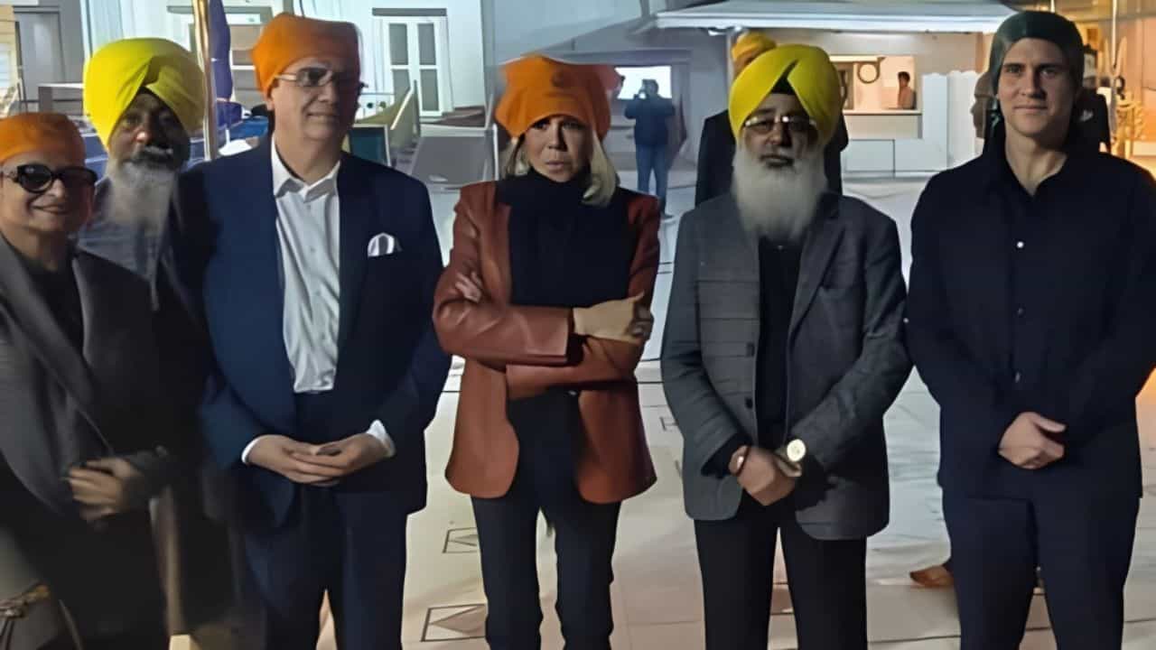 ਫਰਾਂਸ ਦੇ ਰਾਸ਼ਟਰਪਤੀ ਇਮੈਨੁਅਲ ਮੈਕਰੋਂ ਗੁਰਦੁਆਰਾ ਬੰਗਲਾ ਸਾਹਿਬ ਪਹੁੰਚੇ, ਆਪਣੀ ਪਤਨੀ ਨਾਲ ਟੇਕਿਆ ਮੱਥਾ ਫਰਾਂਸ ਦੇ ਰਾਸ਼ਟਰਪਤੀ ਇਮੈਨੁਅਲ ਮੈਕਰੋਂ ਗੁਰਦੁਆਰਾ ਬੰਗਲਾ ਸਾਹਿਬ ਪਹੁੰਚੇ, ਆਪਣੀ ਪਤਨੀ ਨਾਲ ਟੇਕਿਆ ਮੱਥਾ