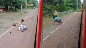 ਚਲਦੀ ਟ੍ਰੇਨ ਤੋਂ ਮਾਰੀ ਛਾਲ, ਫਿਰ ਜੋ ਹੋਇਆ... ਵੀਡੀਓ ਦੇਖ ਕੇ ਗੁੱਸੇ 'ਚ ਆਏ ਲੋਕ