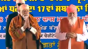 PM ਮੋਦੀ ਡੇਰਾ ਸੱਚਖੰਡ ਬੱਲਾਂ ਪਹੁੰਚੇ, ਸੰਤ ਨਿਰੰਜਨ ਦਾਸ ਜੀ ਨਾਲ ਕੀਤੀ ਮੁਲਾਕਾਤ