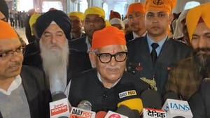 ਸ੍ਰੀ ਦਰਬਾਰ ਸਾਹਿਬ ਨਤਮਸਤਕ ਹੋਏ ਗਵਰਨਰ ਕਟਾਰੀਆ, ਪਾਲਕੀ ਸਾਹਿਬ ਦੀ ਨਿਭਾਈ ਸੇਵਾ