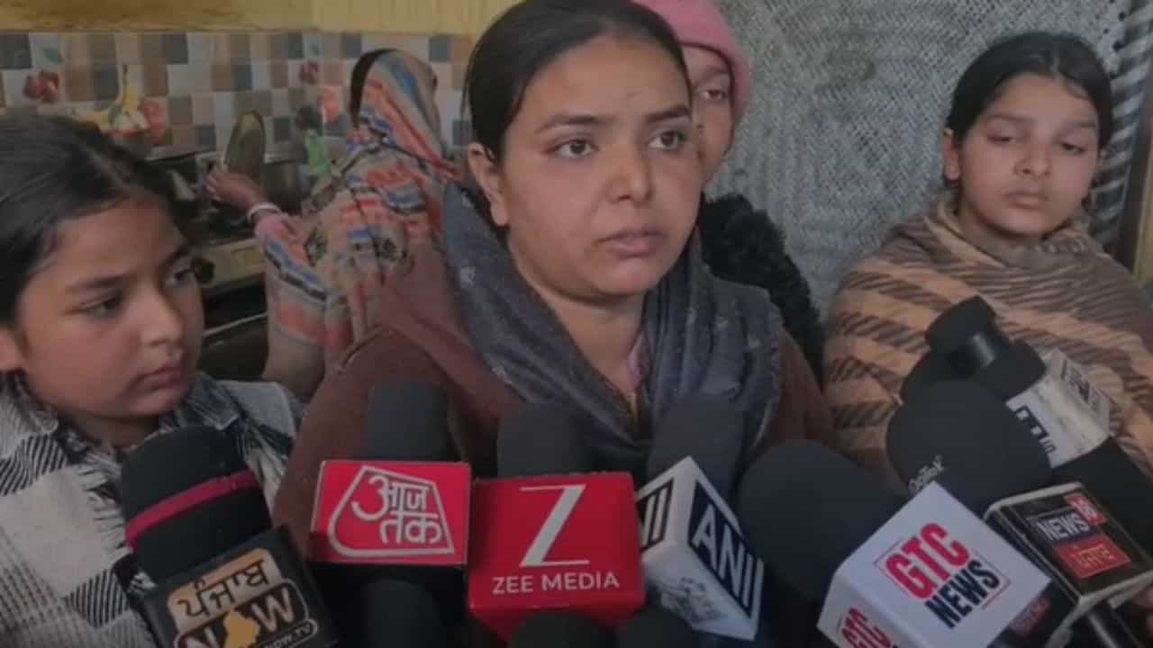 ਮੁੰਡੇ ਦੀ ਲਾਸ਼ ਵੇਖਣ ਤੋਂ ਬਾਅਦ ਹੀ ਕਰਾਂਗੇ ਕੁੜੀ ਦਾ ਸਸਕਾਰ... ਹੋਵੇ ਨਿਆਂ, ਸੰਦੀਪ ਕੌਰ ਦੇ ਪਰਿਵਾਰ ਦਾ ਐਲਾਨ ਮੁੰਡੇ ਦੀ ਲਾਸ਼ ਵੇਖਣ ਤੋਂ ਬਾਅਦ ਹੀ ਕਰਾਂਗੇ ਕੁੜੀ ਦਾ ਸਸਕਾਰ... ਹੋਵੇ ਨਿਆਂ, ਸੰਦੀਪ ਕੌਰ ਦੇ ਪਰਿਵਾਰ ਦਾ ਐਲਾਨ