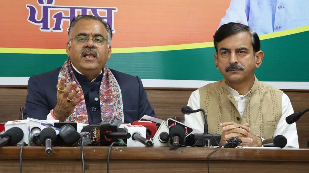 ਰਾਹੁਲ ਗਾਂਧੀ ਦੇ ਗੱਦਾਰ ਵਾਲੇ ਬਿਆਨ ਤੇ ਭੜਕੀ ਭਾਜਪਾ ਦਾ ਪਲਟਵਾਰ; ਕਾਂਗਰਸ ਨੂੰ ਚੁਣੌਤੀ - ਬੇਅੰਤ ਸਿੰਘ ਦੇ ਬੁੱਤ ਅੱਗੇ ਖੜ੍ਹ ਕੇ ਕਹਿ ਕੇ ਦਿਖਾਓ