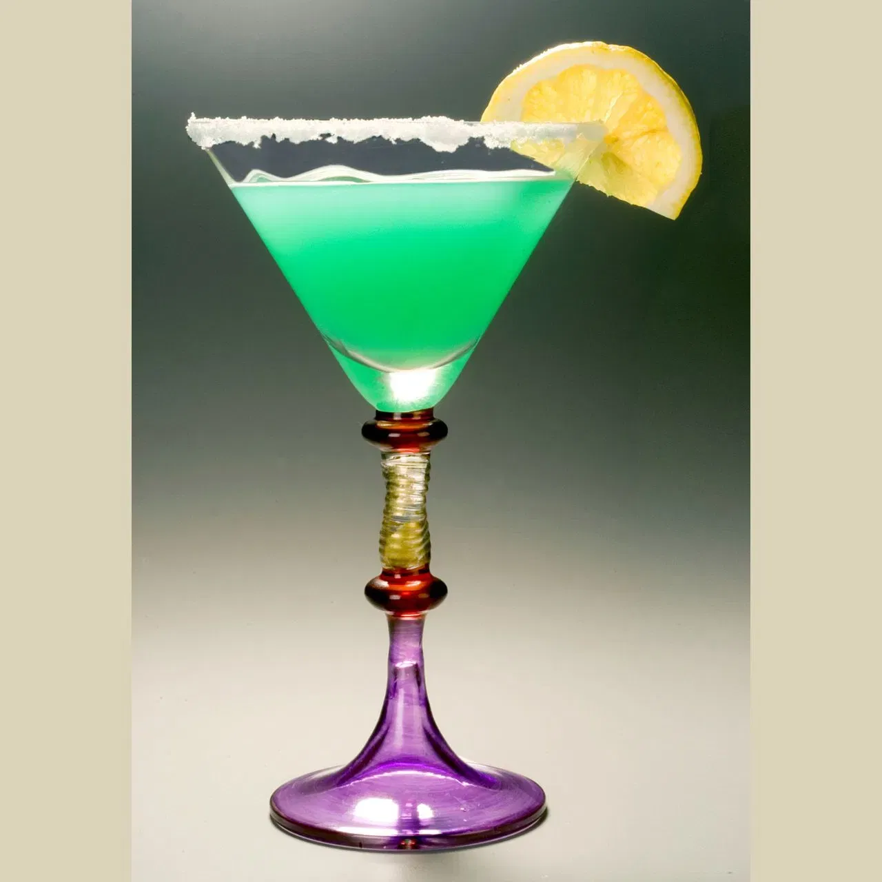 ਸ਼ਰਲੀ ਟੈਂਪਲ ਮੌਕਟੇਲ: ਜੇਕਰ ਤੁਸੀਂ ਇੱਕ ਕਲਾਸਿਕ ਸਵੀਟ ਮੌਕਟੇਲ ਟ੍ਰਾਈ ਕਰਨਾ ਚਾਹੁੰਦੇ ਹੋ, ਤਾਂ ਸ਼ਰਲੀ ਟੈਂਪਲ ਸਭ ਤੋਂ ਬੈਸਟ ਹੈ। ਇਹ ਇੱਕ ਸਿੰਪਲ ਡਰਿੰਕ ਹੈ। ਇੱਕ ਗਲਾਸ ਨੂੰ ਬਰਫ਼ ਦੇ ਕਿਊਬ ਨਾਲ ਭਰੋ। ਗ੍ਰੇਨਾਡੀਨ ਸਿਰਪ ਅਤੇ ਨਿੰਬੂ ਦਾ ਰਸ ਪਾਓ। ਜਿੰਜਰ ਏਲ ਜਾਂ ਸਪਿਟ/7-ਅੱਪ ਸੋਡਾ ਪਾਓ। ਚੰਗੀ ਤਰ੍ਹਾਂ ਮਿਲਾਓ, ਆਪਣੀ ਪਸੰਦ ਦੇ ਫਰੂਟ ਜਿਵੇਂ ਕਿ ਸੰਤਰਾ ਜਾਂ ਮਾਰਸ਼ੀਅਨ ਚੈਰੀ ਨਾਲ ਗਾਰਨਿਸ਼ ਕਰਕੇ ਸਰਵ ਕਰੋ।