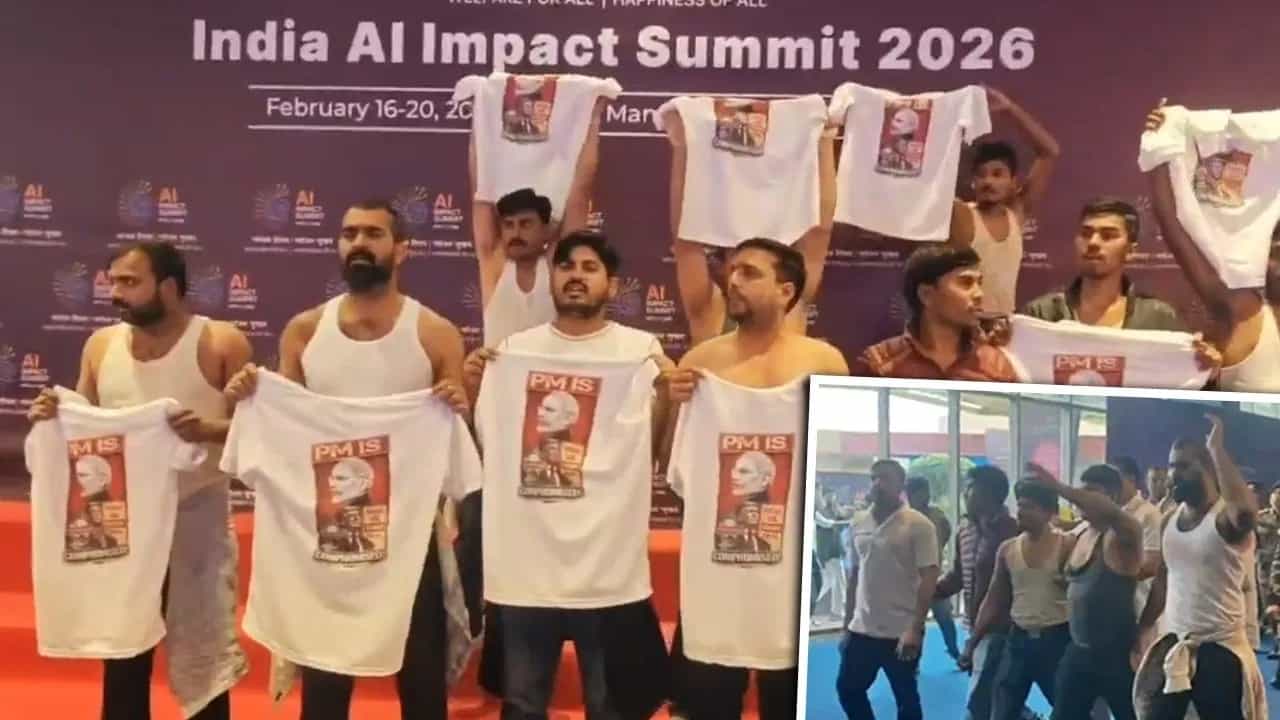 AI ਸੰਮੇਲਨ ਵਿੱਚ ਹੰਗਾਮਾ, ਟੀ-ਸ਼ਰਟ ਉਤਾਰ ਕੇ ਯੂਥ ਕਾਂਗਰਸ ਦੇ ਵਰਕਰਾਂ ਨੇ ਟ੍ਰੇਡ ਡੀਲ ਖਿਲਾਫ ਕੀਤਾ ਪ੍ਰਦਰਸ਼ਨ