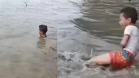 Viral: ਨਦੀ 'ਚ ਖੇਡ ਰਹੇ ਬੱਚੇ 'ਤੇ ਮਗਰਮੱਛ ਨੇ ਕੀਤਾ ਹਮਲਾ, ਖੌਫਨਾਕ VIDEO ਵਾਇਰਲ