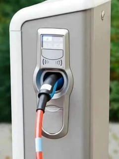 ਇਲੈਕਟ੍ਰਿਕ ਕਾਰ ਮਾਲਕਾਂ ਦੀ ਚਿੰਤਾ ਖ਼ਤਮ, 2 ਮਿੰਟਾਂ ਵਿੱਚ ਮਿਲੇਗਾ ਚਾਰਜਿੰਗ ਸਟੇਸ਼ਨ...