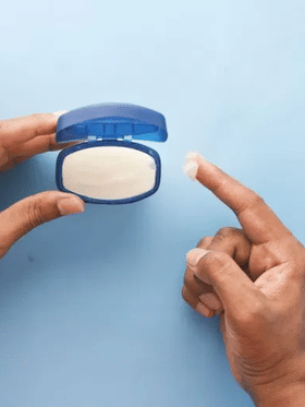 ਸਕਿਨ ਤੋਂ ਇਲਾਵਾ ਪੈਟਰੋਲੀਅਮ ਜੈਲੀ ਦੇ 5 ਇਸਤੇਮਾਲ