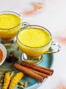 ਰੋਜ਼ਾਨਾ ਹਲਦੀ ਵਾਲਾ ਦੁੱਧ ਪੀਣ ਦੇ ਫਾਇਦੇ..!