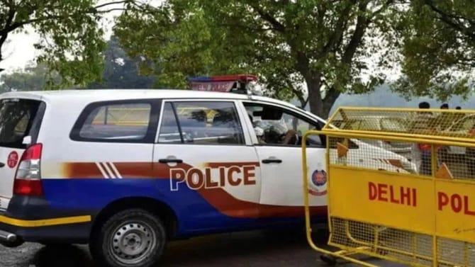 ਦਿੱਲੀ: ਪੀਰਾਗੜ੍ਹੀ ਫਲਾਈਓਵਰ 'ਤੇ ਕਾਰ 'ਚੋਂ ਮਿਲੀਆਂ 3 ਲਾਸ਼ਾਂ, ਇਲਾਕੇ 'ਚ ਦਹਿਸ਼ਤ