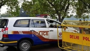 ਦਿੱਲੀ: ਪੀਰਾਗੜ੍ਹੀ ਫਲਾਈਓਵਰ 'ਤੇ ਕਾਰ 'ਚੋਂ ਮਿਲੀਆਂ 3 ਲਾਸ਼ਾਂ, ਇਲਾਕੇ 'ਚ ਦਹਿਸ਼ਤ