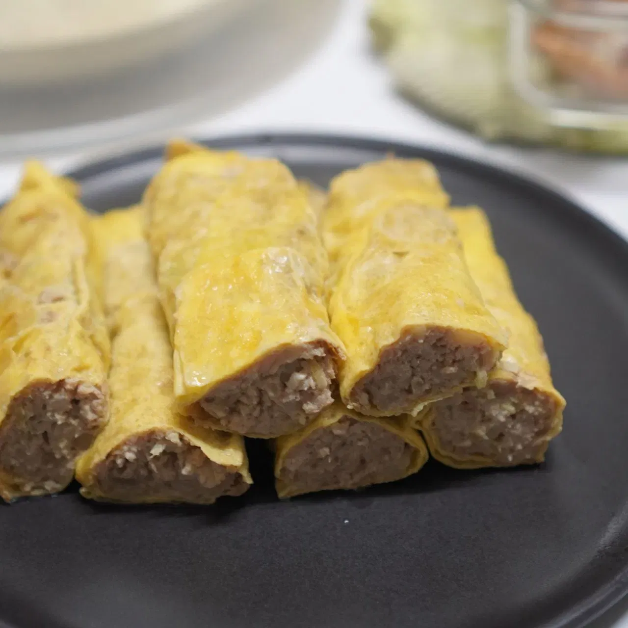 ਐਗ ਰੋਲ ਬਣਾਓ: ਜੇਕਰ ਤੁਸੀਂ 5 ਤੋਂ 7 ਮਿੰਟਾਂ ਵਿੱਚ ਹਾਈ-ਪ੍ਰੋਟੀਨ ਵਾਲਾ ਸਨੈਕ ਚਾਹੁੰਦੇ ਹੋ, ਤਾਂ ਐਗ ਰੋਲ ਪਰਫੈਕਟ ਆਪਸ਼ਨ ਹੈ। ਰੋਟੀ ਜਾਂ ਪਰਾਠੇ 'ਤੇ ਫੇਂਟੇ ਹੋਏ ਆਂਡੇ ਫੈਲਾਓ ਅਤੇ ਸਬਜ਼ੀਆਂ, ਚਾਟ ਮਸਾਲਾ ਅਤੇ ਮੇਓਨੀਜ਼ ਮਿਲਾਓ। ਜੇਕਰ ਤੁਸੀਂ ਇੱਕ ਹੈਲਦੀ ਬਣਾਉਣਾ ਚਾਹੁੰਦੇ ਹੋ, ਤਾਂ ਤੁਸੀਂ ਮੇਓਨੀਜ਼ ਨੂੰ ਸਕਿਪ ਕਰ ਸਕਦੇ ਹੋ।