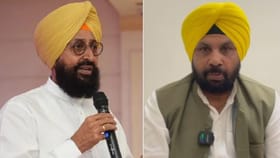 ਬਾਜਵਾ ਦੇ ਬਿਆਨ 'ਤੇ ਵਿਵਾਦ, AAP ਦਾ ਬੈਂਡ-ਵਾਜਿਆਂ ਨਾਲ ਪ੍ਰਦਰਸ਼ਨ