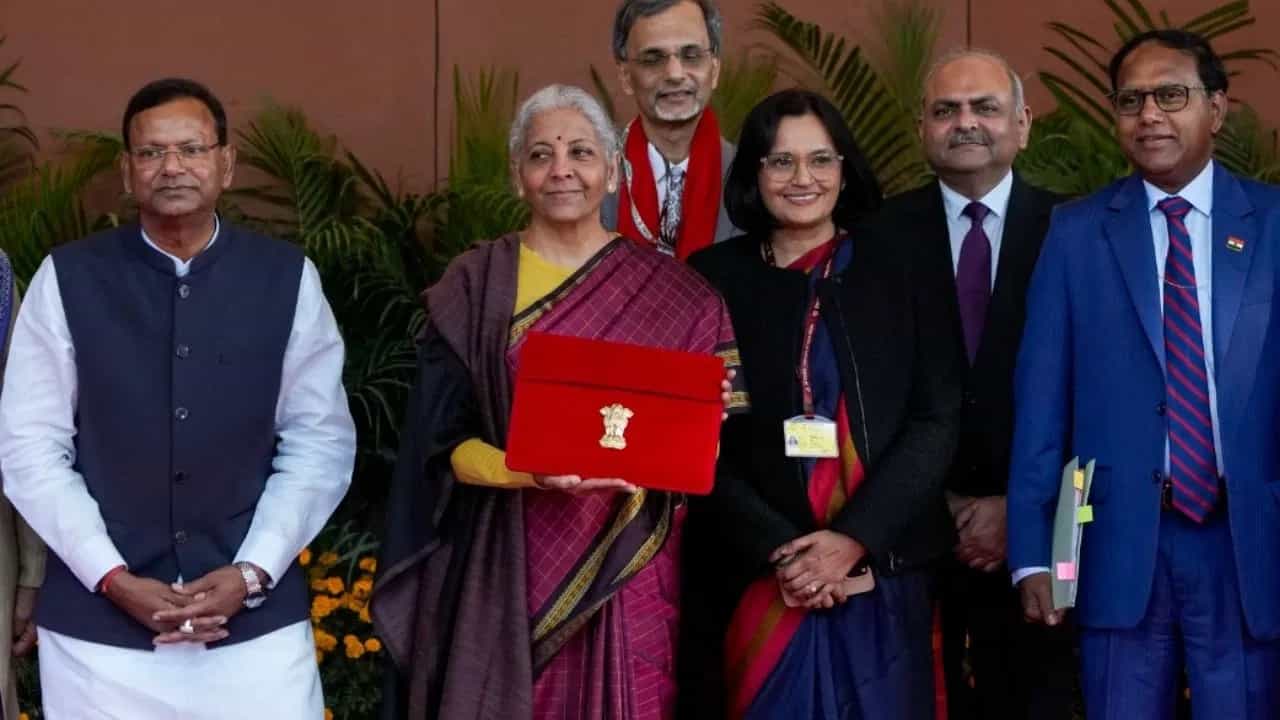 Budget 2026: ਹਰ ਜ਼ਿਲ੍ਹੇ ਵਿੱਚ ਗਰਲਸ ਹੋਸਟਲ, 5 ਯੂਨੀਵਰਸਿਟੀਆਂ, 15,000 ਕ੍ਰਿਏਟਿਵ ਲੈਬਸ... ਜਾਣੋ ਸਿੱਖਿਆ ਖੇਤਰ ਲਈ ਕੀ ਮਿਲਿਆ?